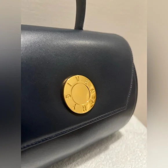 🧿💙 Givenchy Top handle handbag 🧿💙 - Picture 4 of 17